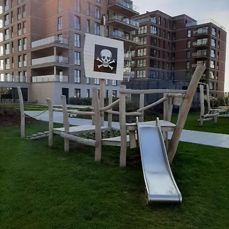 Port Side Incl Parking Apartment *