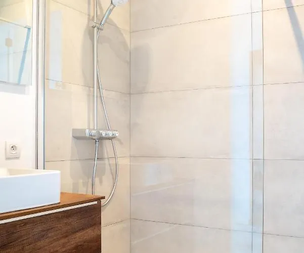 Port Side Incl Parking 아파트 오스텐드